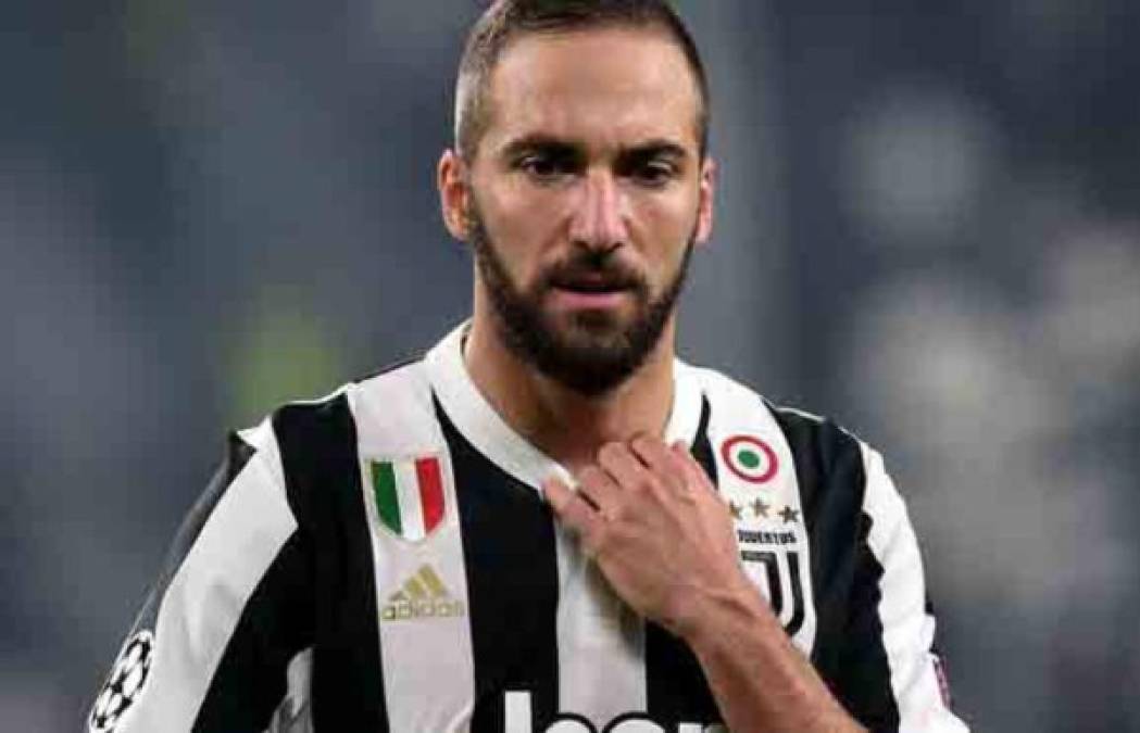 Uno de los protagonistas de las portadas italianas es Gonzalo Higuaín y su posible fichaje por la Roma. El argentino está cerca del cuadro romano, que le pagaría 4,5 millones por temporada por cuatro campañas.