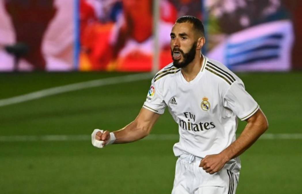 Karim Benzema, de penal, firmó el segundo gol del Real Madrid.