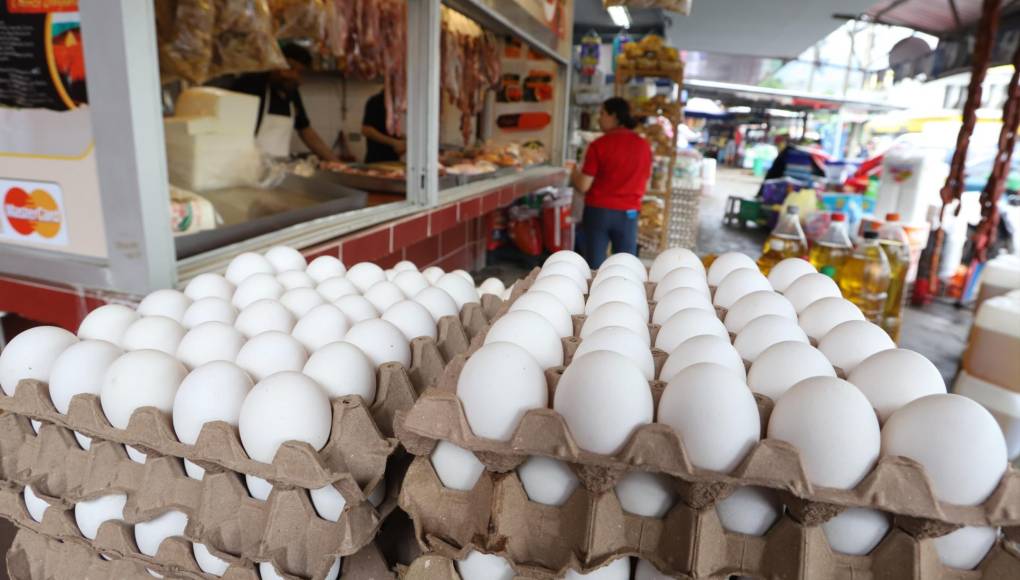 El cartón de huevos se vende en L110. La proyección es que pueda aumentar la próxima semana. 