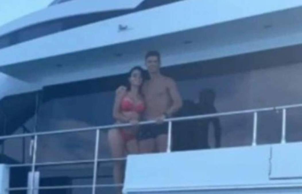 Esta no es la primera vez que Cristiano Ronaldo y su pareja presumen de su fastuoso barco. Ya lo habían mostrado en las redes sociales a fines de junio, cuando se tomaron un día de descanso en el pueblo costero de Viareggio, antes de pasar la noche en un hotel en Forte dei Marmi.