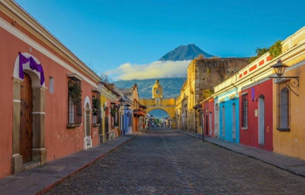 9. Antigua Guatamala es conocida como la ciudad colonial española mejor conservada de Centroamérica.