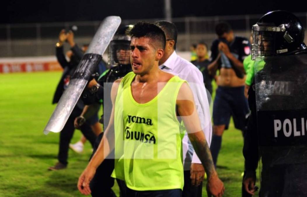 El argentino del Motagua, Matías Galvaliz, no pudo contener las lágrimas tras el pitazo final.