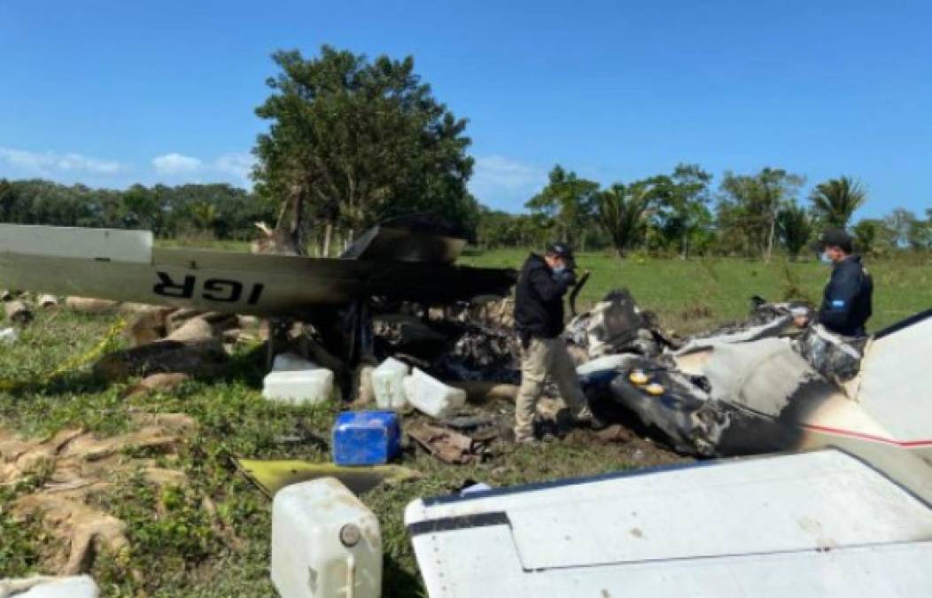 'Se reporta la detención de un ciudadano requerido a 60 metros de donde se accidentó la narcoavioneta, el cual, de acuerdo al relato, es originario de Maraita, Francisco, Morazán y se encontraba en compañía de unas 60 personas que pretendían descargar la droga de la avioneta', subrayó.