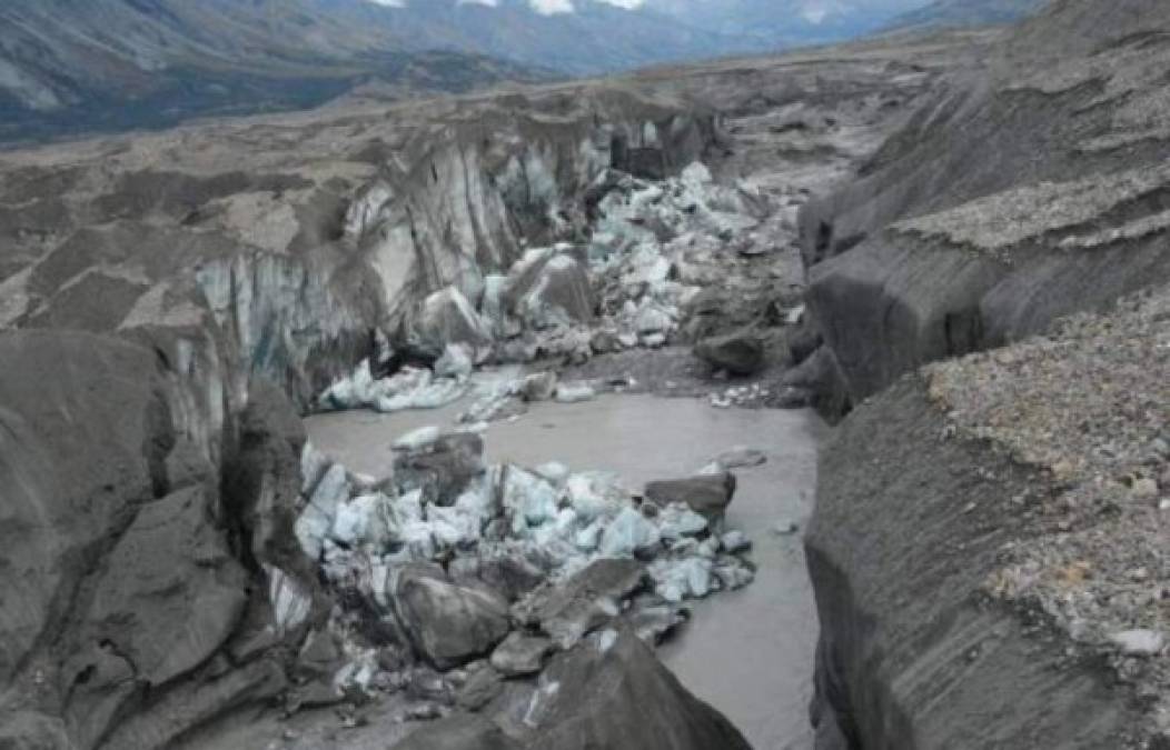 La reducción de uno de los mayores glaciares de Canadá modificó el vertido de las aguas en el territorio de Yukon (noroeste) y provocó casi de la noche a la mañana la desecación de un río, explicó el martes el científico Gerard Roe, coautor de un estudio sobre el tema.