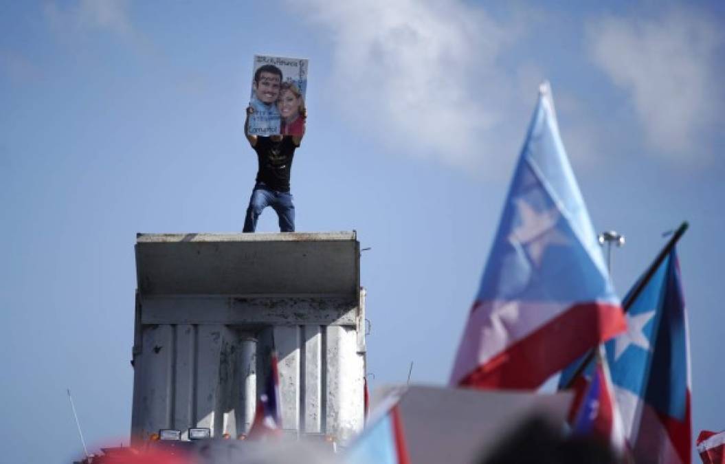 Hace dos semanas la fiscalía ordenó el arresto de seis funcionarios acusados de malversar más de 15 millones de dólares de fondos federales para la recuperación del huracán María.