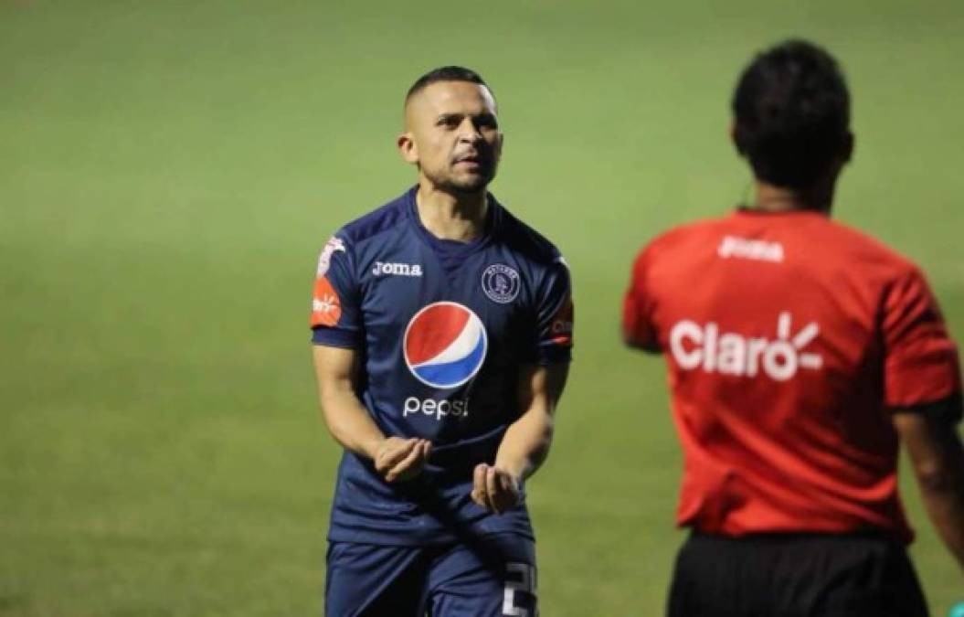 Omar Elvir: El lateral izquierdo de momento sigue sin renovar con Motagua y hace unas semanas señaló que no tendrá problemas en unirse al cuadro albo. 'No le puedo cerras las puertas', dijo.<br/>