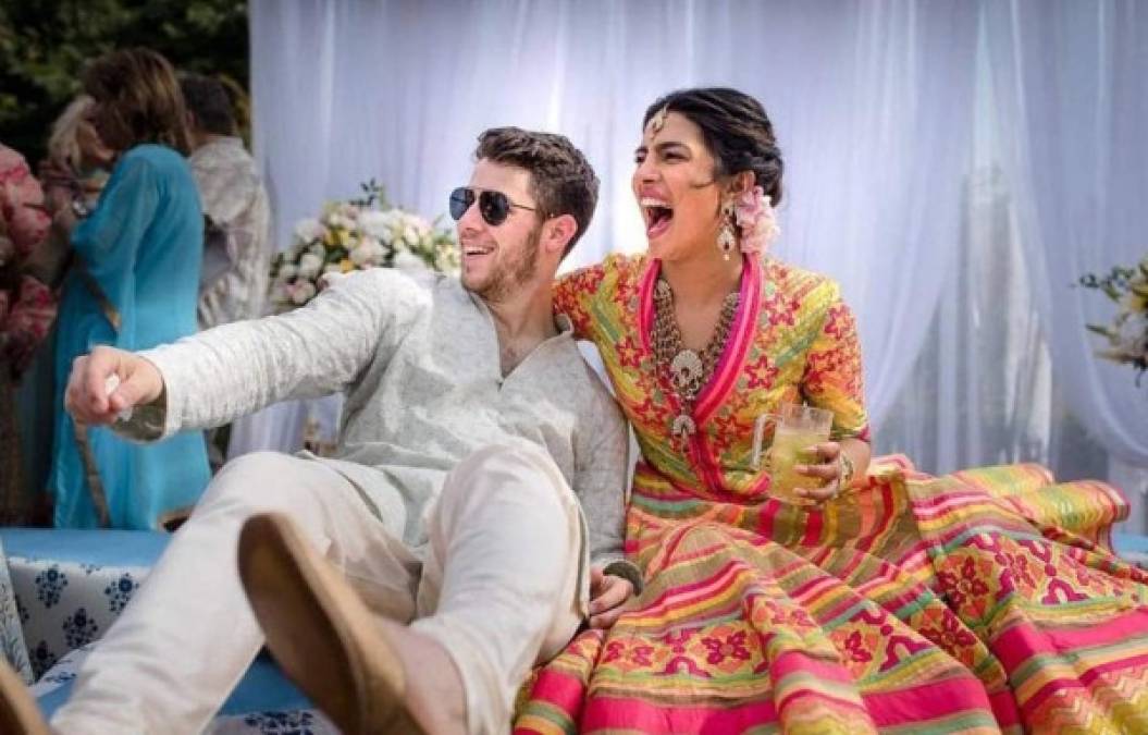 La boda de Priyanka de 36 años y Nick Jonas de 26, ha acaparado las primeras planas de los medios indios durante las últimas semanas con todo lujo de detalles sobre la unión.