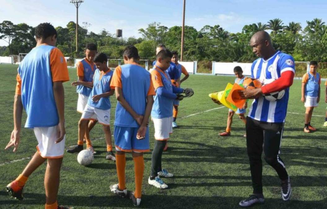 Jerry Palacios ahora se dedica a entrenar prospectos de la Academia Wilson Palacios y además forma parte de la directiva del complejo que cada día capta más adeptos al disputar amistosos en Estados UNidos.