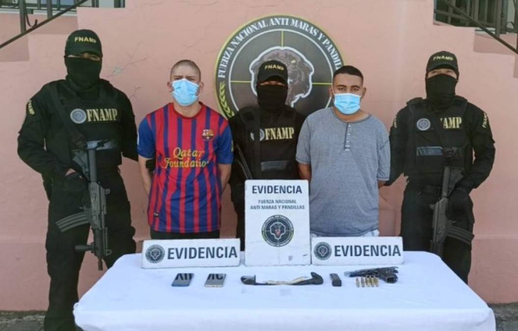 "En relación con ese hecho, dos presuntos pandilleros y encargados del programa de distribución de droga fueron capturados por fuerzas de seguridad. El centro de almacenamiento estaba adecuado con el objetivo de pasar desapercibido para autoridades. "