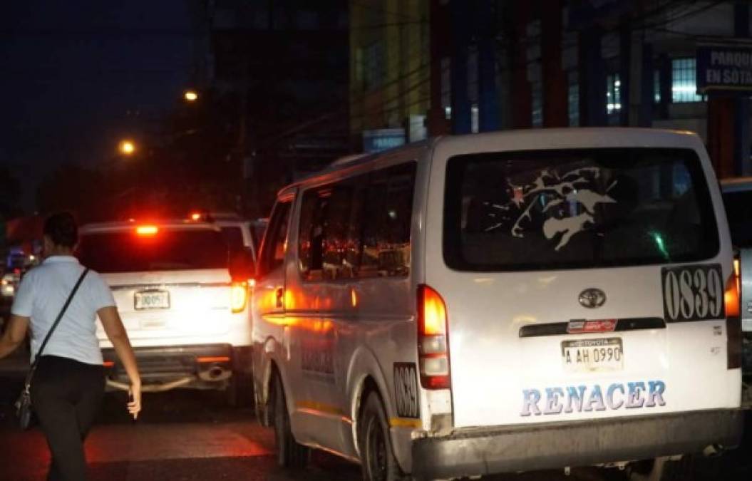 Los buses en San Pedro Sula comenzaron a movilizarse en la ciudad para darle el servicio a la población.