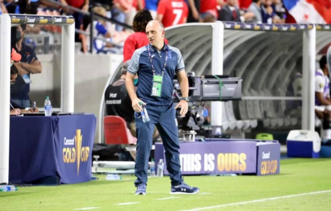 Así vivió Fabián Coito a pie de campo el partido contra los panameños.