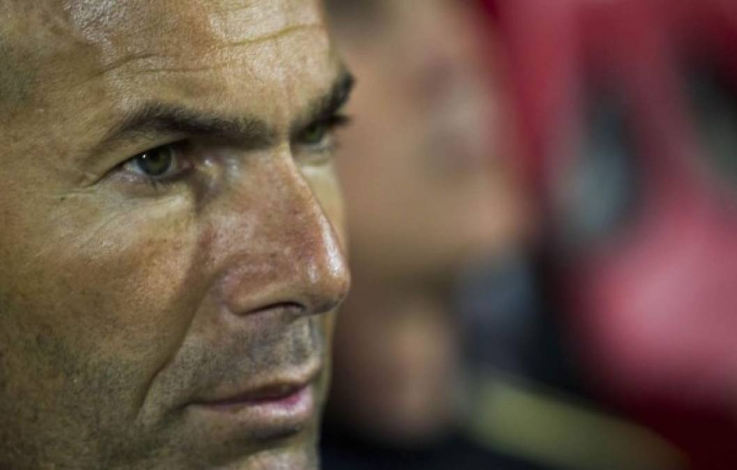La cara de pocos amigos que tenía Zidane en el banquillo del Real Madrid ante la derrota.