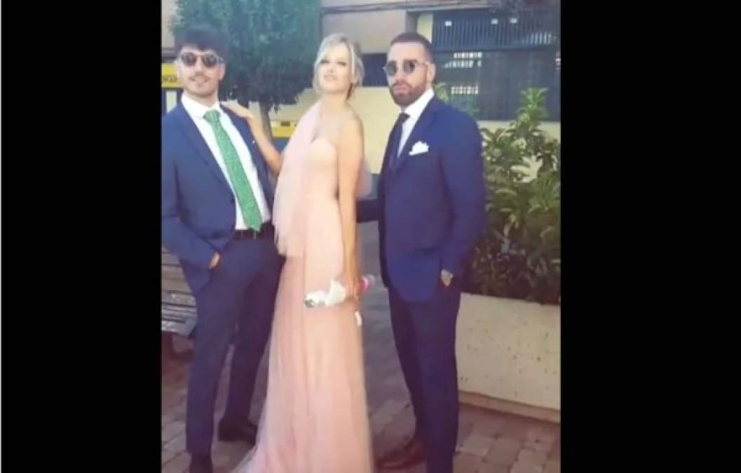 Dani Carvajal, con su novia Daphne Cañizares, estuvo en la boda de la hermana del futbolista.