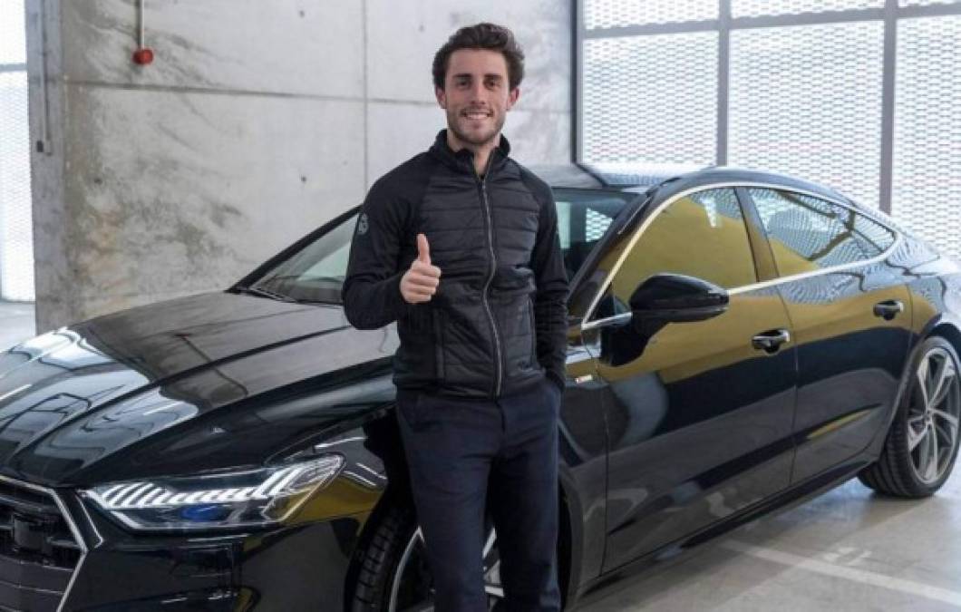 Odriozola: El lateral se decidió por un 7 Sportback 50 TDI quattro tiptronic en color negro.