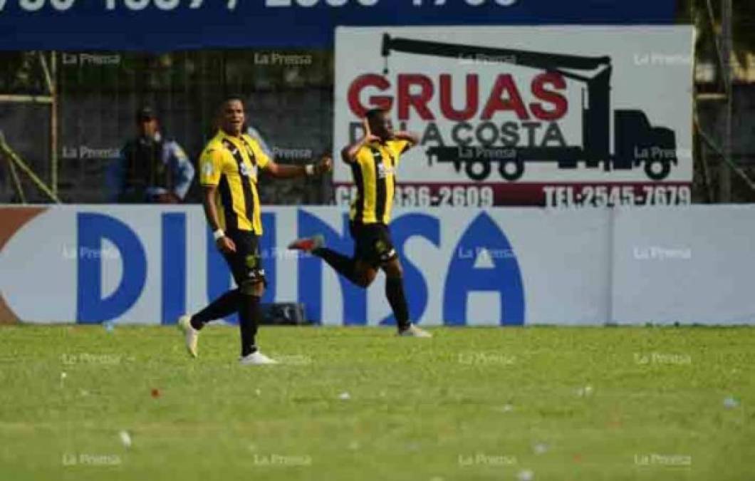 Al minuto 34 el delantero Darixon Vuelto del Real España anotó lo que era el 1-1 en el clásico sampedrano.