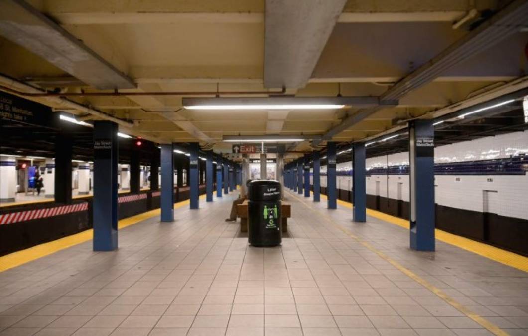 NEW YORK, NY - APRIL 13: A subway station stands nearly empty during the Coronavirus outbreak on April 13, 2020 in New York City. Ridership on subways and buses in Manhattan, the nation's largest public transportation system, is down dramatically as people stay home from work or find other ways of getting around the city. The virus has so far taken the lives of 41 employees of the Metropolitan Transportation Authority (MTA) which runs the city's buses and subway system. Spencer Platt/Getty Images/AFP<br/><br/>== FOR NEWSPAPERS, INTERNET, TELCOS & TELEVISION USE ONLY ==<br/><br/>