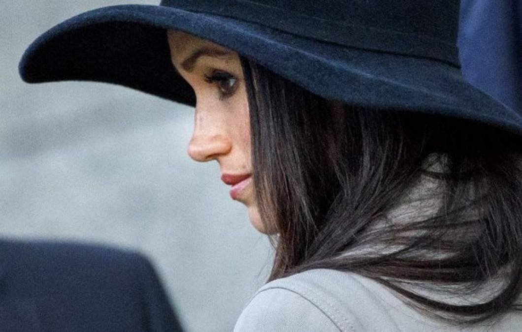 Al igual que la primera dama estadounidense, Melania Trump, Meghan también ha demostrado que el sombrero es uno de los complementos ideales para los atuendos formales.<br/><br/>