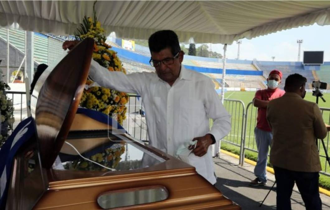 Clovis Morales Chávez, preparador físico de la Selección de Honduras que dirigió Chelato Uclés en el Mundial de España-82, le dio el último adiós a su amigo.