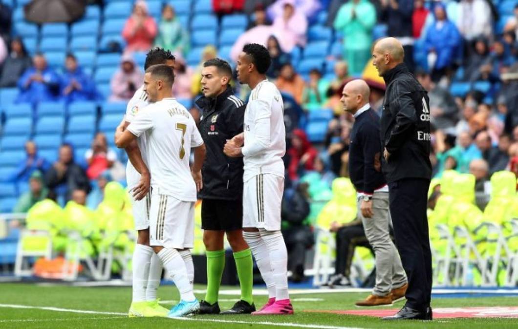 Momento en el que Eden Hazard ingresa al campo en lugar de Casemiro para su debut con el Real Madrid. También jugó sus primeros minutos Éder Militao, quien entró por Sergio Ramos.