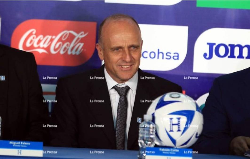 Fabián Coito en su primera conferencia de prensa como seleccionador de Honduras.