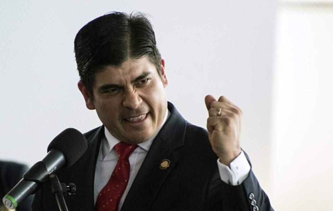 Costa Rican President Carlos Alvarado gives a speech during the ceremony for the swearing-in of the national football team at the Gol Project, in San Antonio de Belen in Heredia, Costa Rica, on June 1, 2018. / AFP PHOTO / Ezequiel BECERRA