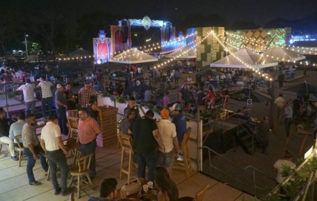 Un ambiente lleno de diversión, gastronomía y música se vive en la Plaza Juniana, inaugurada el 11 de junio y la cual estará habilitada hasta el 30 de junio. <br/><br/>Decenas de hondureños se dan cita en este lugar luego de salir de sus centros de trabajo para disfrutar entre amigos.