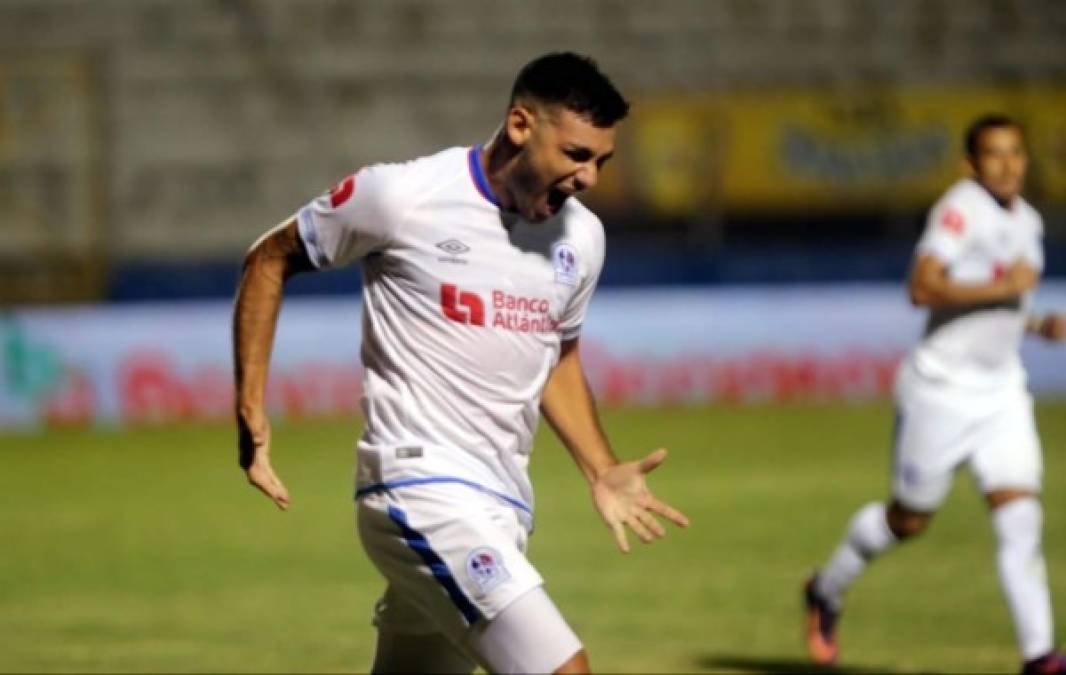 El defensa paraguayo José Cañete debutó en el Olimpia y lo hizo marcando un gol en el triunfo ante Honduras Progreso. El jugador celebró eufórico y terminó llorando de emoción. Foto Johny Magallanes