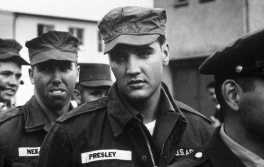 Elvis Presley durante su servicio en el Ejército de los EEUU. <br/>