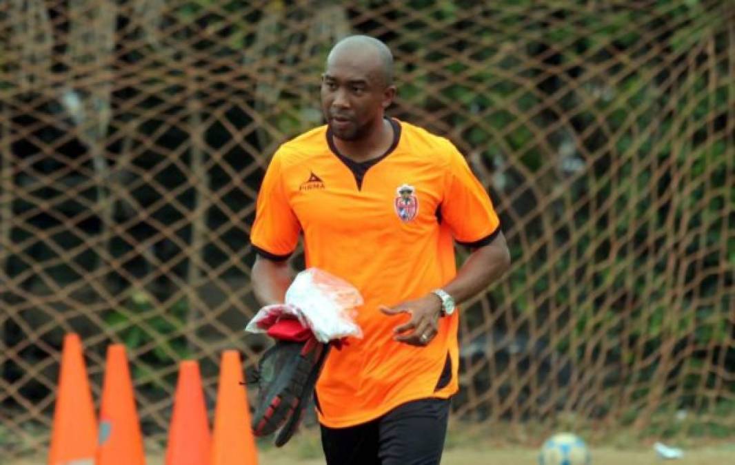 Jerry Palacios está pensando muy en serio su retiro del fútbol profesional tras ser dado de baja en el Vida.