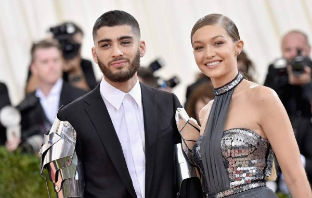 Luego de los rumores de su embarazo, Gigi Hadid confirmó que espera a su primer bebé con su pareja, el cantante británico Zayn Malik.<br/>“Estamos muy emocionados, felices y agradecidos por los buenos deseos y el apoyo de todos”, expresó la modelo (de 25 años) en una entrevista con Jimmy Fallon.<br/>De acuerdo con fuentes familiares, la pareja espera una niña, que nacería en septiembre.