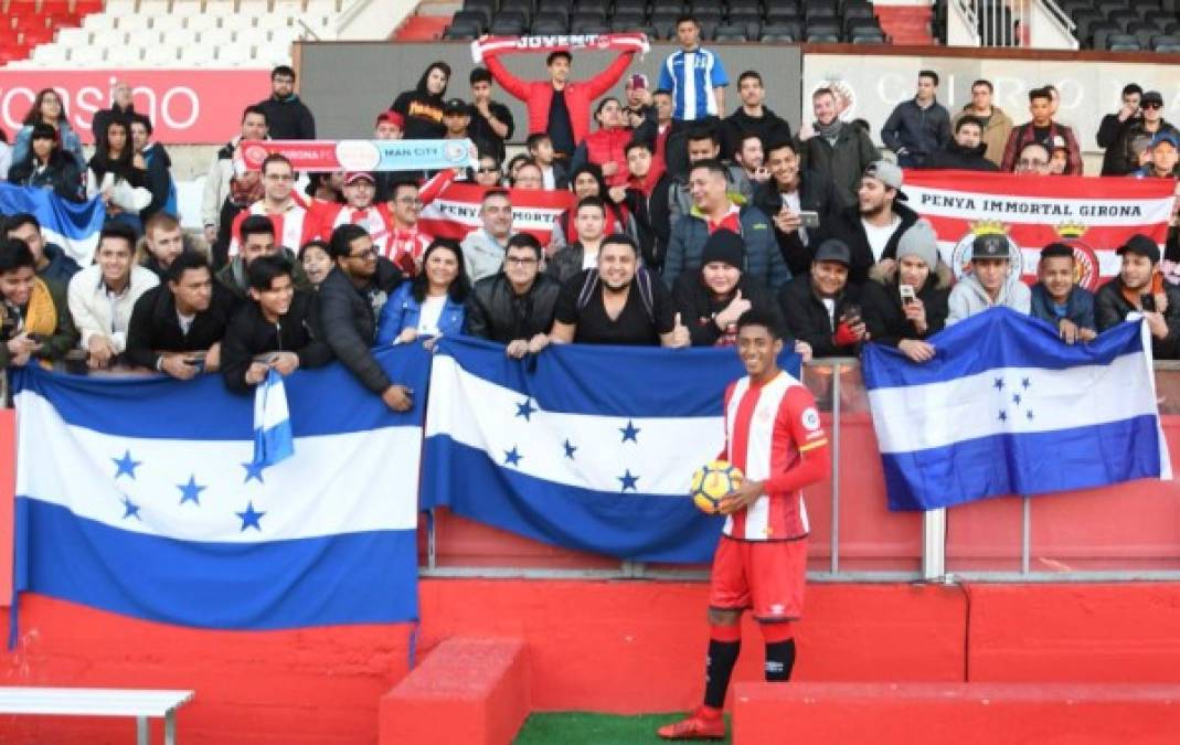 <br/>El futbolista, que desde que aterrizó en España en 2011 ha defendido las camisetas del Valencia Mestalla, el Alcoyano, el Tenerife y el filial azulgrana, es 'un delantero centro corpulento con buen remate de cabeza y al primer toque que tiene un buen juego de posición y que define con acierto', destaca el comunicado con el que el Girona ha anunciado su incorporación.