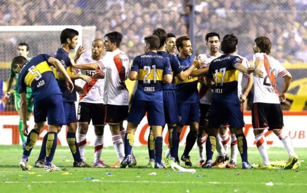 Boca Juniors vs River Plate - El Superclásico de Argentina lo disputan los dos clubes más importantes de Buenos Aires. El prestigioso The Guardian británico incluyó entre las 50 cosas deportivas que se deben hacer antes de morir ver este partido en vivo.