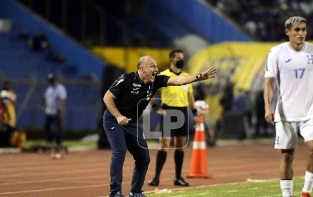 Fabián Coito no estaba nada contento con lo que observaba en el campo.