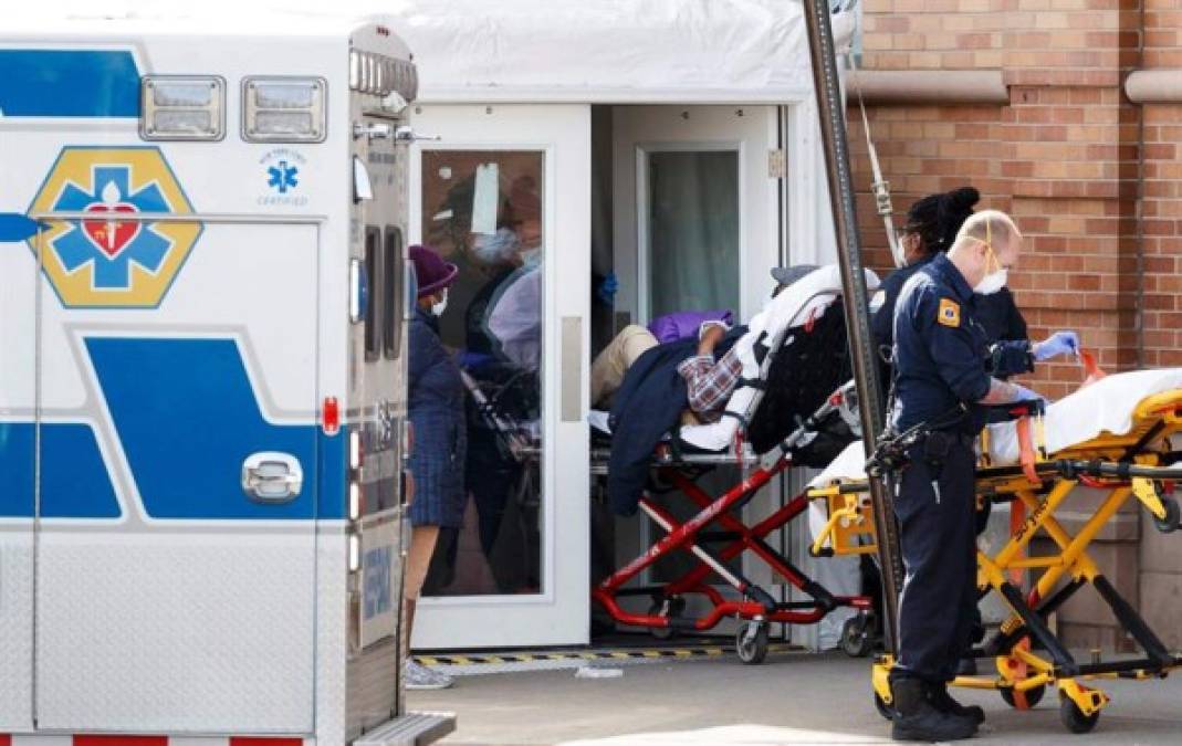 La ciudad también ha instalado instalaciones médicas temporarias en Central Park y en el centro de convenciones Jacob Javits, con unas 2,500 camas.