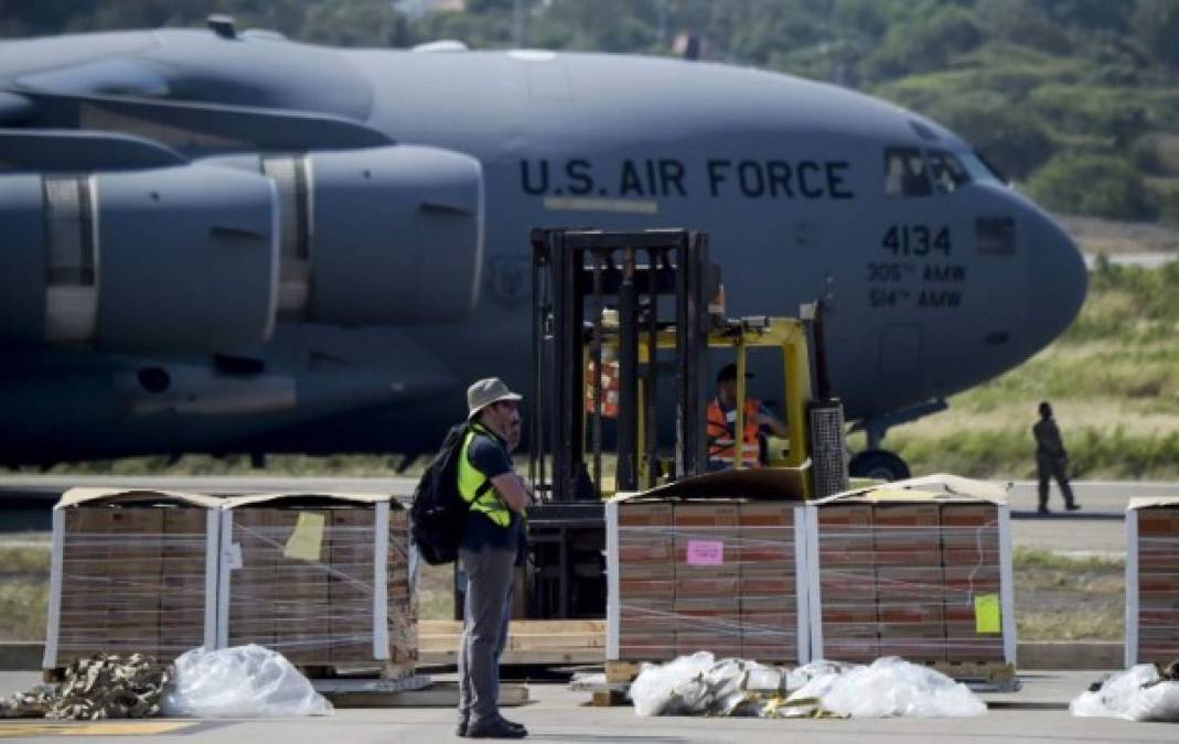 En tanto, Nicolás Maduro ordenó alistar un especial despliegue en la frontera con Colombia ante lo que ha denunciado como 'planes de guerra' de los gobiernos de Donald Trump e Iván Duque.