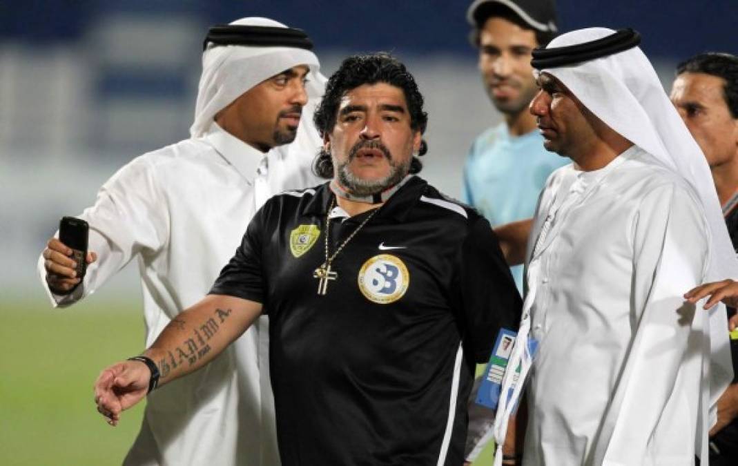 Diego Maradona vivió una experiencia como entrenador en Dubai que no terminó nada bien... aunque tampoco empezó de la mejor manera. Y es que el argentino exigió, antes de firmar su contrato, un jet privado para viajar a España y poder visitar a su hija y a su nieta. El Al Wasl aceptó aunque despidió a 'El Pelusa' un año después.