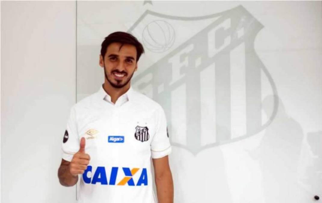 Bryan Ruiz, delantero de Costa Rica, ha dejado el Sporting de Portugal y se ha convertido en nuevo jugador del Santos brasileño que se refuerza para pelear por la Copa Libertadores. El tico llega libre desde el conjunto lisboeta.