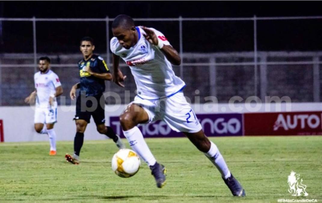 Jerry Bengtson - Es el otro atacante que pondrá Troglio en el campo para acompañar a Benguché.