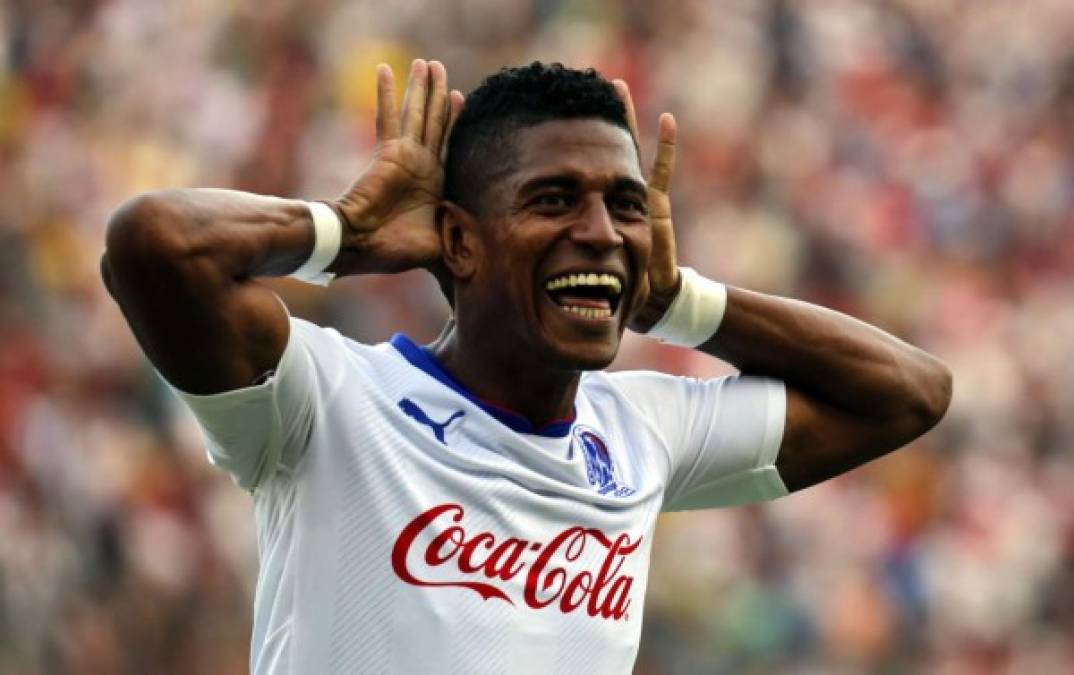 El delantero del Olimpia, Carlo Costly, desea continuar con los merengues, pero busca tener una cláusula que le permita salir al extranjero si se le presenta una oferta. Se conoció que el Miami United de Estados Unidos está interesado en el goleador.