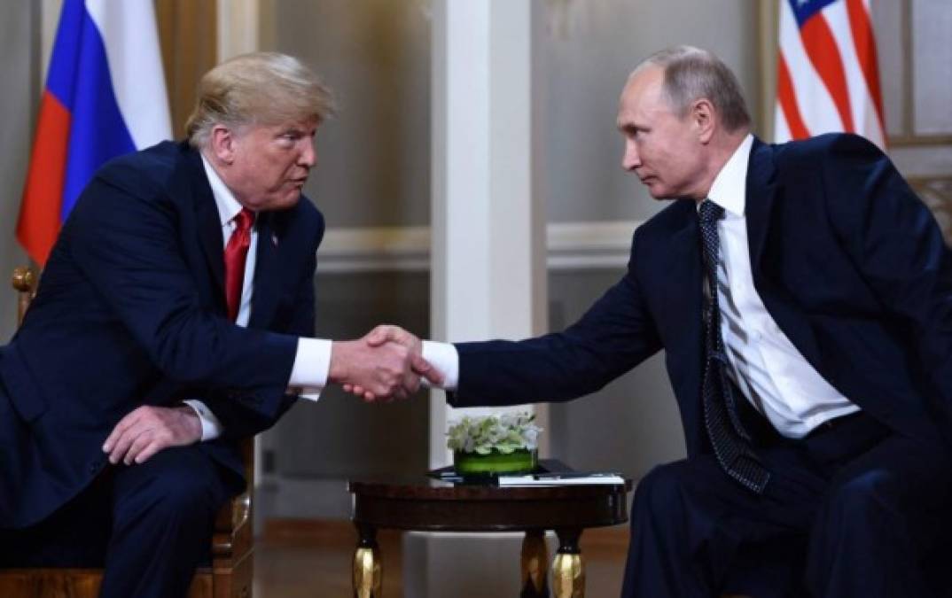 El presidente estadounidense, Donald Trump, enfrenta fuertes críticas en EEUU tras su cumbre con su homólogo de Rusia, Vladímir Putin, ampliamente criticada incluso dentro de su propio partido por la complacencia con la que trató al líder ruso.