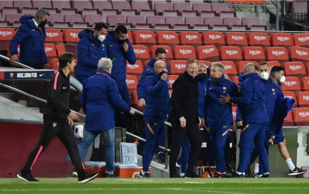 El partido tuvo un tercer tiempo movido en el túnel de vestuarios cuando Monchi, director deportivo del Sevilla y Pepe Castro, presidente del club andaluz, se encararon con jugadores y asistentes técnicos del Barça.