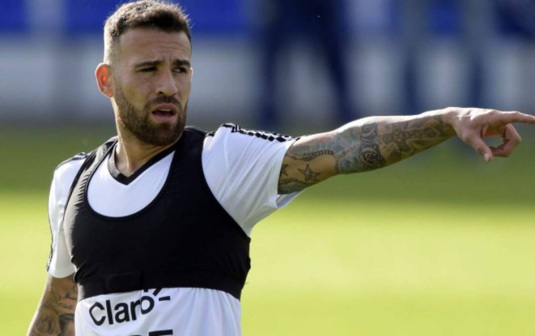 Argentina's defender Nicolas Otamendi gestures during a training session of Argentina's national football team at the team's base camp in Bronnitsy, near Moscow, on June 11, 2018 ahead of the Russia 2018 World Cup football tournament. / AFP PHOTO / JUAN MABROMATA