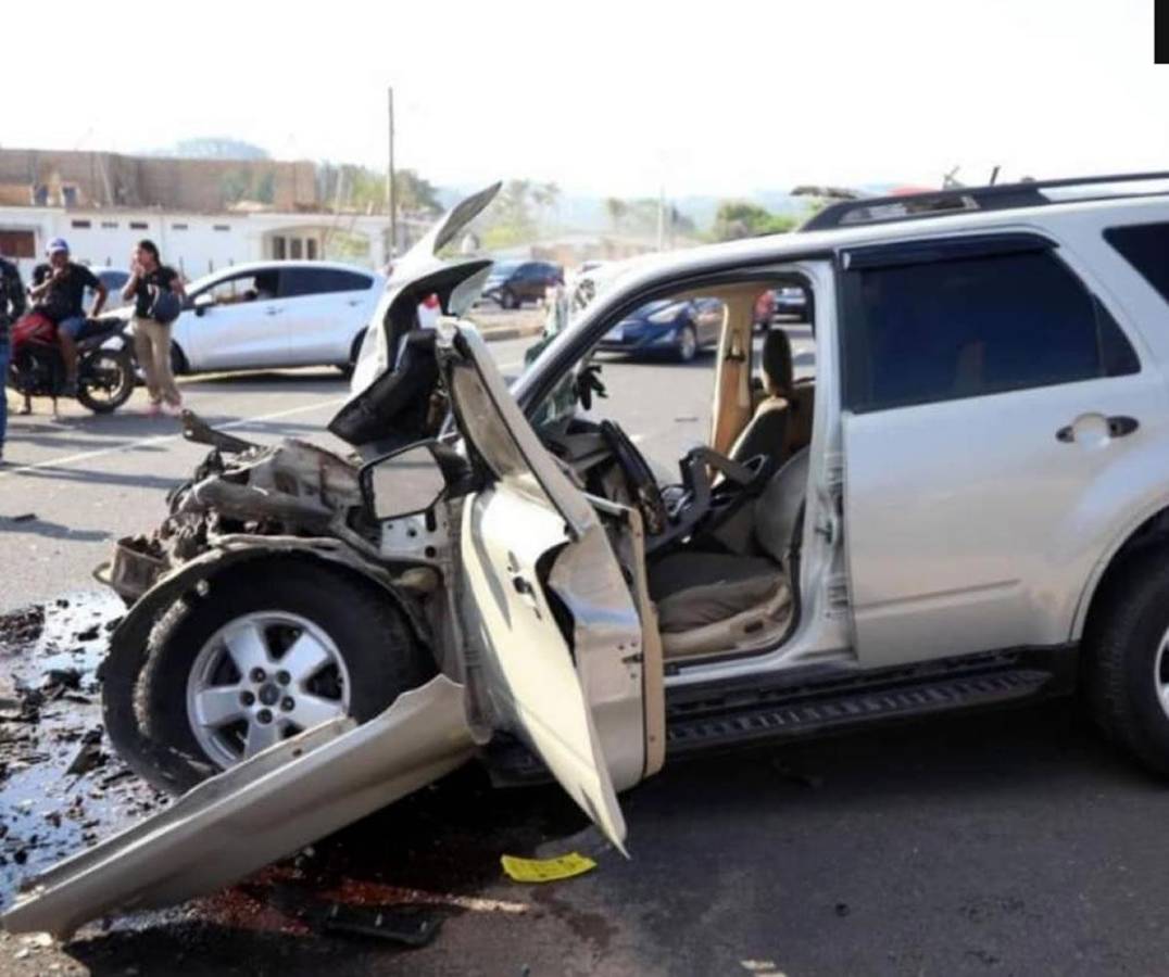 El vehículo en el que viajaba la familia Matamoros fue impactado de frente por otro carro.