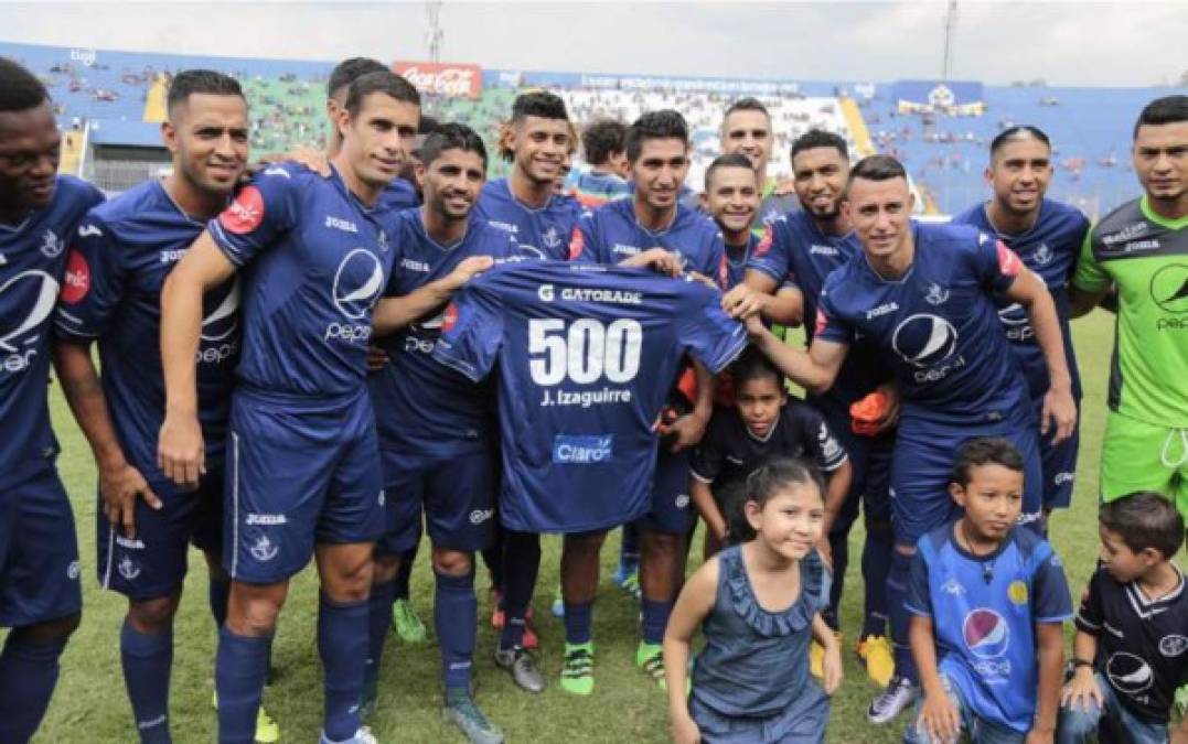 3. El frustrado partido 500 de Junior Izaguirre.<br/>El primero de mayo de 2016 se disputaba uno de los clásicos modernos entre Motagua y Marathón del Clausura 2016 y Junior Izaguirre cumplía justo en ese encuentro su partido 500 de carrera profesional en Liga Nacional.<br/>Previo al partido se realizó un homenaje para el espigado y veterano defensor de los azules del Motagua y exintegrante de la Selección Nacional.Izaguirre se quedó en el banquillo de suplentes y se esperaba que en el curso del encuentro ingresara para recibir la ovación de los fanáticos; pero los minutos pasaron y el motagüense nunca pisó el césped del estadio Nacional y se quedó con las ganas de cumplir su partido 500 con las águilas. <br/>Lo insólito y divertido es que Júnior recibió de los directivos del Motagua la camisa con el número 500 en el dorsal para lucirla en el momento que fuera de la partida; no obstante, el glorioso instante nunca llegó porque el entrenador no lo consideró, no se supo por qué. Izaguirre es uno de los jugadores más emblemáticos del cuadro capitalino, con el cual en esa fecha cumplía 358 juegos de vestir esa casaca.