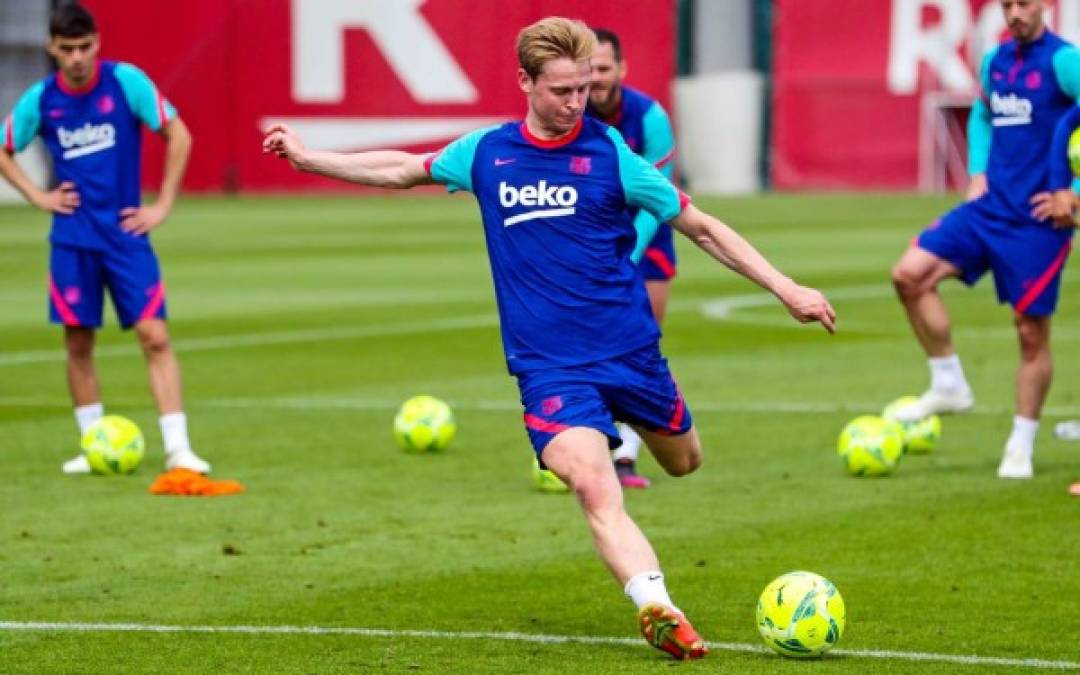 Frenkie de Jong: El mediocampista holandés tampoco saldrá del Barcelona. Foto Facebook Barcelona.