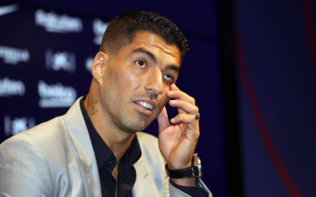 Suárez se ve obligado a marcharse después que el nuevo técnico Ronald Koeman le comunicara que no contaba con él esta temporada.<br/><br/>'Cuando el club te dice que no cuenta contigo, tienes que aceptarlo, te cuesta, es difícil, pero hay que aceptarlo, es la realidad y lo que pasa en el fútbol', dijo.