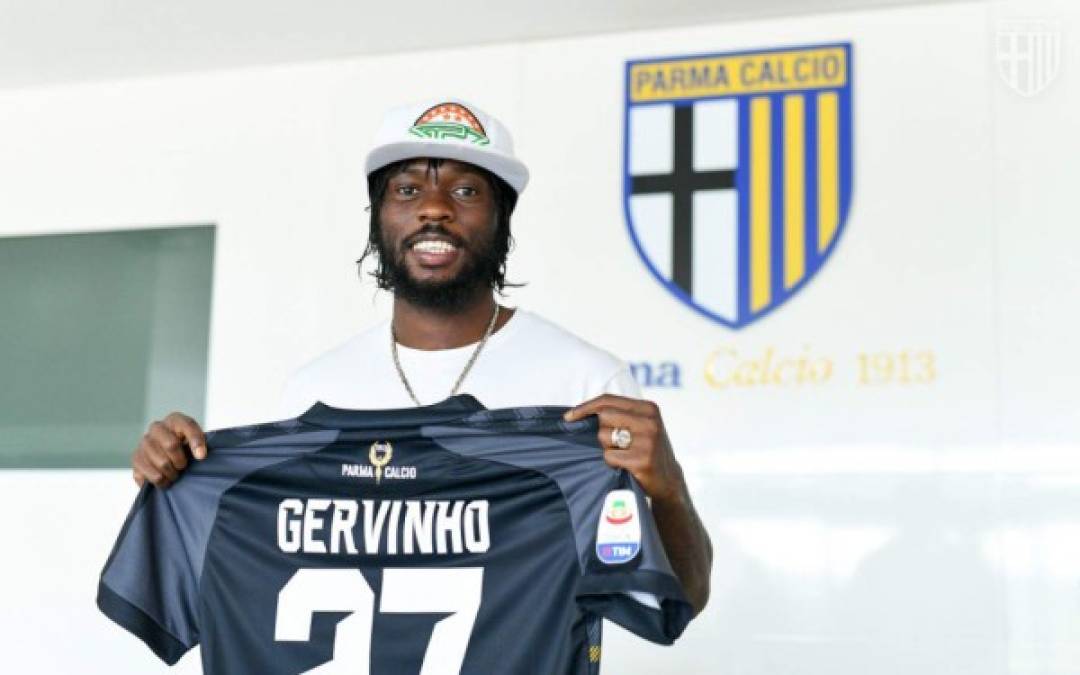 El exjugador marfileño del Arsenal y la Roma, entre otros, Gervinho ya posa con la camiseta del Parma, su nuevo club. En las dos últimas temporadas había militado en las filas del Hebei Fortune chino.