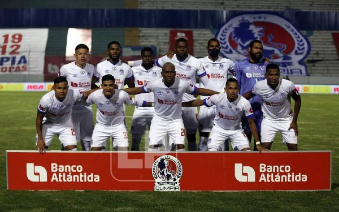 El 11 titular del Olimpia posando antes del inicio del partido ante Motagua.