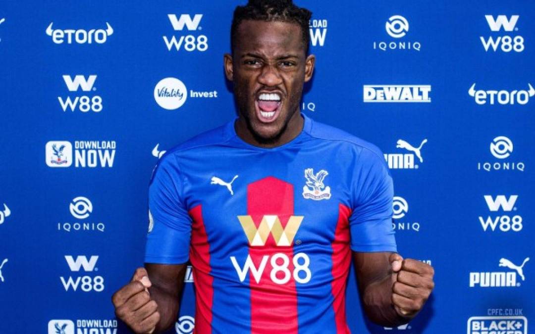 El delantero belga Michy Batshuayi volverá a jugar con el Crystal Palace una temporada más, cedido por el Chelsea, así lo ha anunciado el club de Las Águilas. También se espera que el delantero belga firme una extensión de este contrato con el conjunto que dirige Frank Lampard.