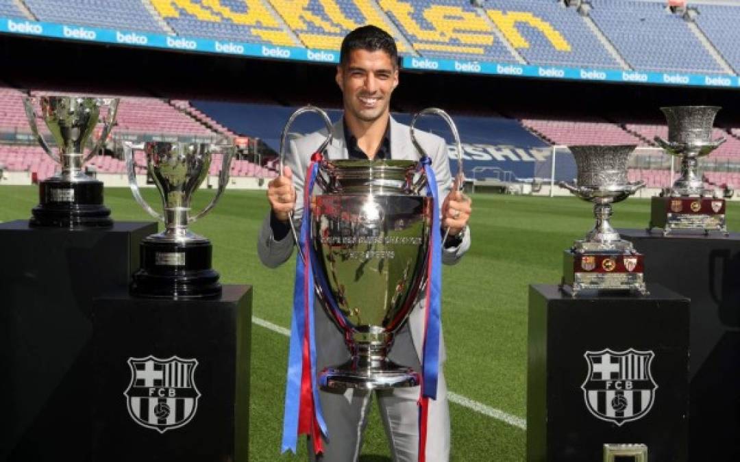 Luis Suárez no permitió que Bartomeu se tomara una fotografía con él junto a los trofeos, como si lo hizo Ivan Rakitic con el presidente del Barcelona.